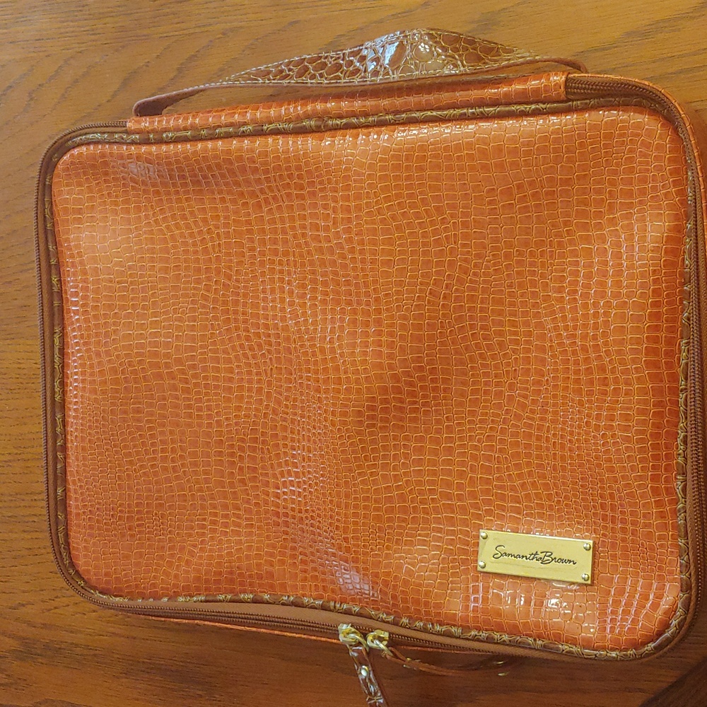 Hand Bag - Picture 2 of 6